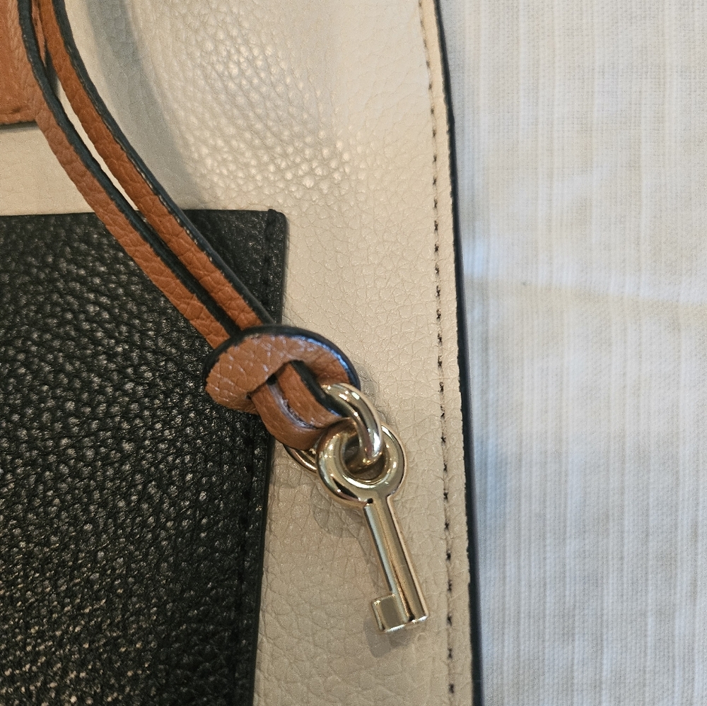 Marc Jacobs Black and Tan Satchel - Picture 7 of 13